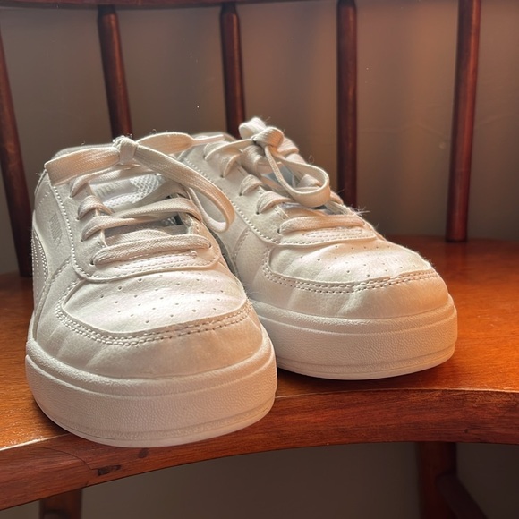 PUMA Children's Caven Jr White Sneaker Size 2C - Picture 2 of 12